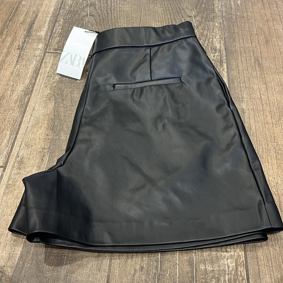 Zara black pleather shorts - Picture 4 of 4